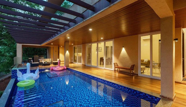 Inara by StayVista - Amidst lush greenery with Outdoor swimming pool & Indoor games
