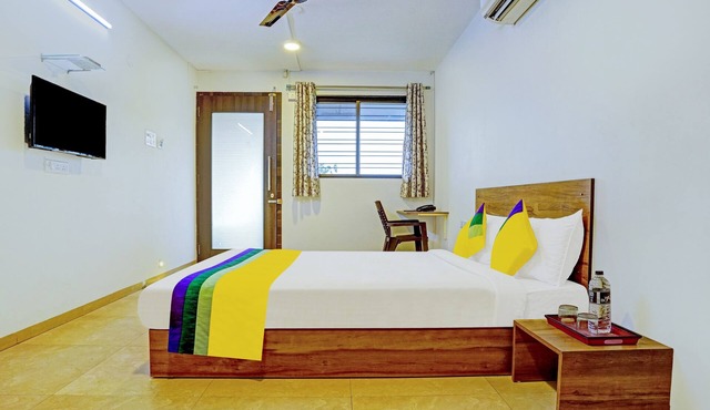Itsy Hotels Oasis Pride
