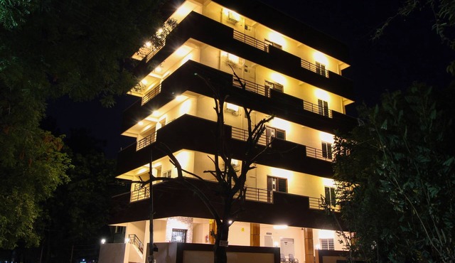 Itsy Hotels Riyas Grand