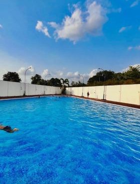 Ivy Pali Studio Room with Common Pool 12 kms from Imagicaa