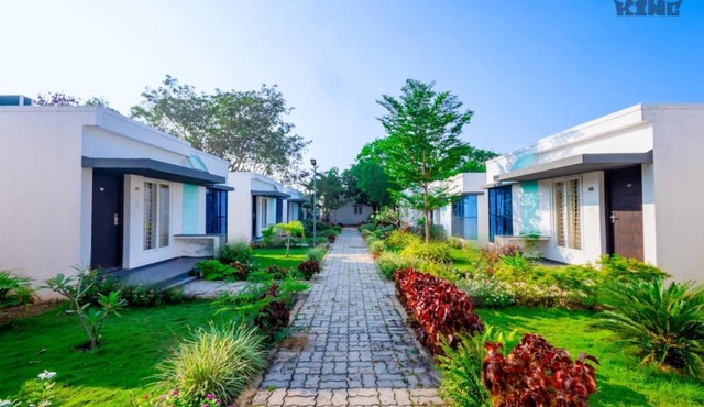 King Resort and Convention Centre in Kilpettai