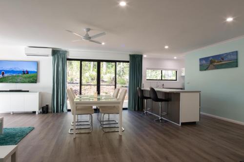 Korindi BnB 2 bdrm House at Long Beach including Breakfast in Long Beach