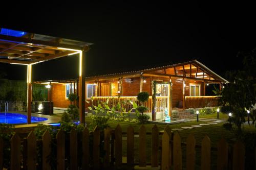 La Cabana, The Wooden Cottage in Venkatāpur