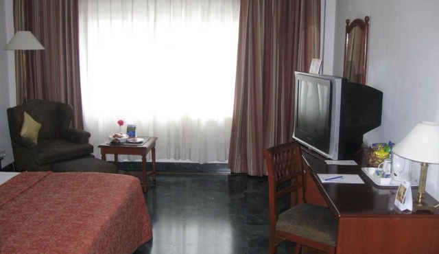 La Place Sarovar Portico