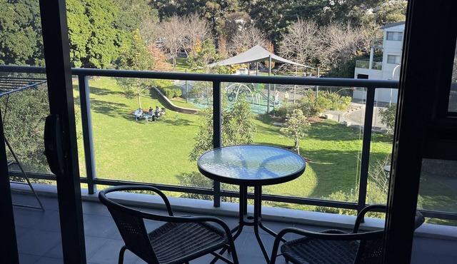 Large two Queen bed apartment- spa/pool area access