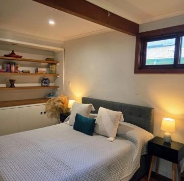 Leafy Suburb Oasis with Comfort and Charm in Saint Ives