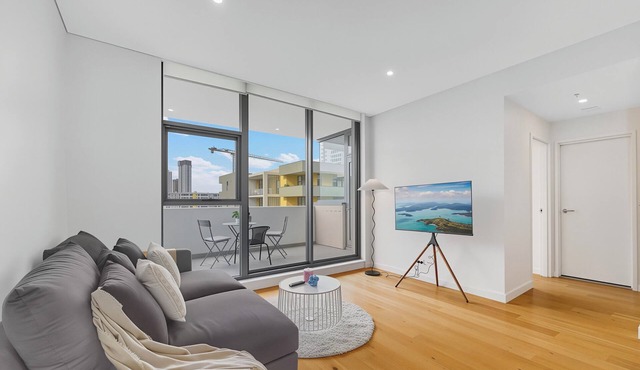Light-Filled 2-bedroom apartment in Macquarie Park with Parking pool and gym in Macquarie Park