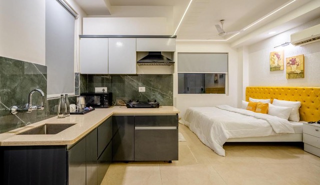 Lime Tree Luxury Studio - Service Apartment Near Artemis Hospital ,Gurgaon