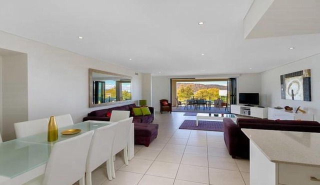 Luro 2 - Waterfront Luxury in Ettalong Beach