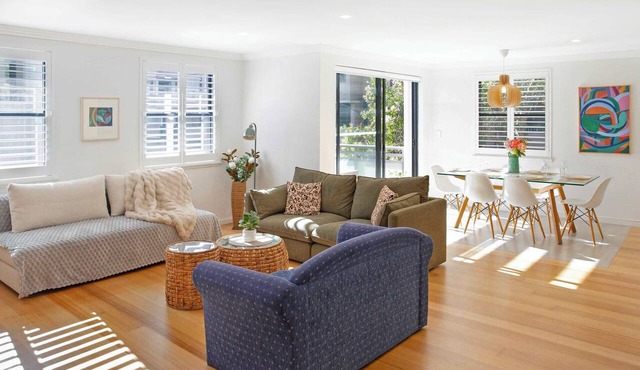 Luxe Bright with Parking. Next to Harbour Wharf in Woolloomooloo