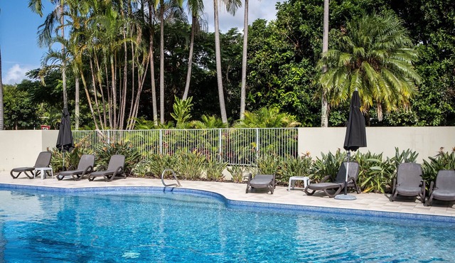 Luxurious & Spacious Mt Coolum Lakeside Home in Mount Coolum