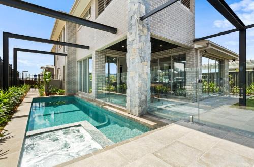 Luxury 4BR Retreat with Pool & Private Spa Bath