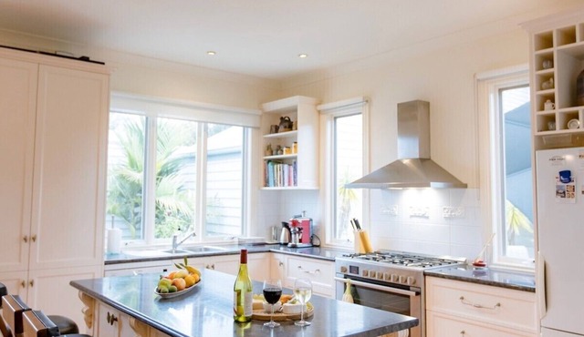 Luxury Accessible Coastal Retreat for Families, Friends & Golf Getaways in Point Lonsdale