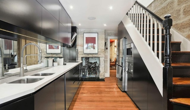 Luxury Colonial Terrace House in the Rocks in Millers Point