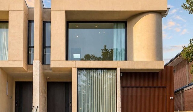Luxury North Ryde 4BR Duplex with Media Room