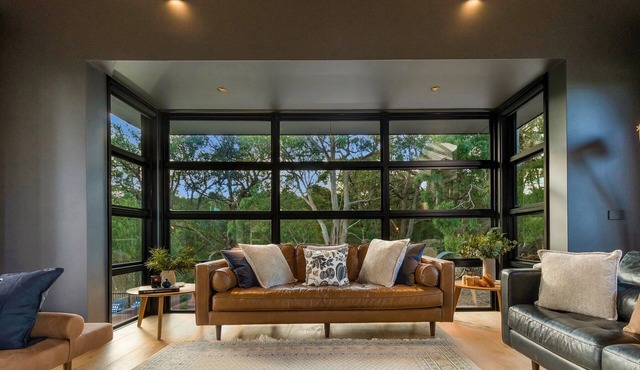 Luxury Shoreham Property Coastal/Rural Views & Pool, Close to Wineries & Beach in Shoreham
