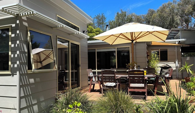 Mac's Beach House, on Phillip Island Beautiful bay beach plus penguin parade in Ventnor