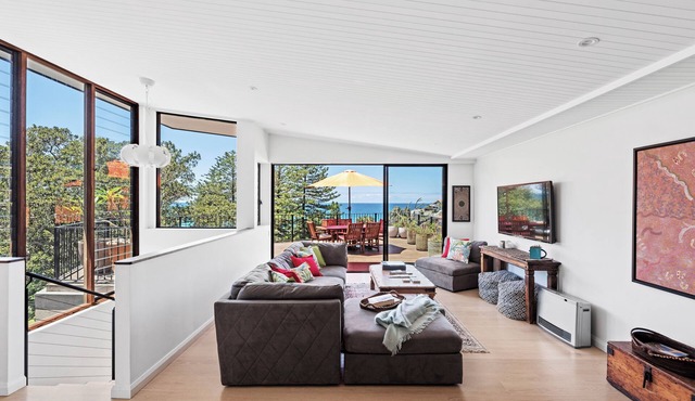 Magnificent 3BR Bronte Holiday House with Views in Bronte