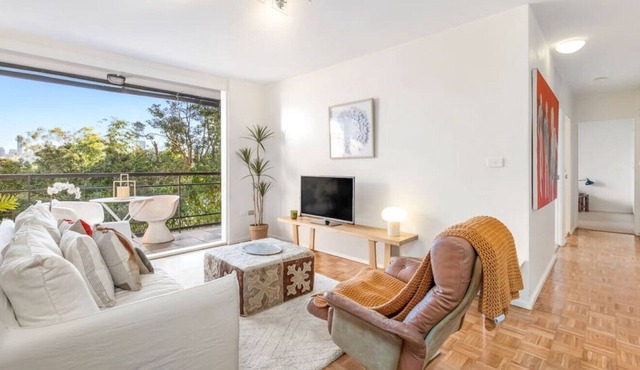 Majestic, Luxury executive apartment - Long term in Darling Point