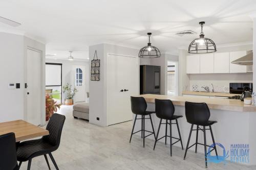 Mandurah Poolside Retreat in Coodanup