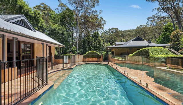 Manor by Coast Hosting in Holgate