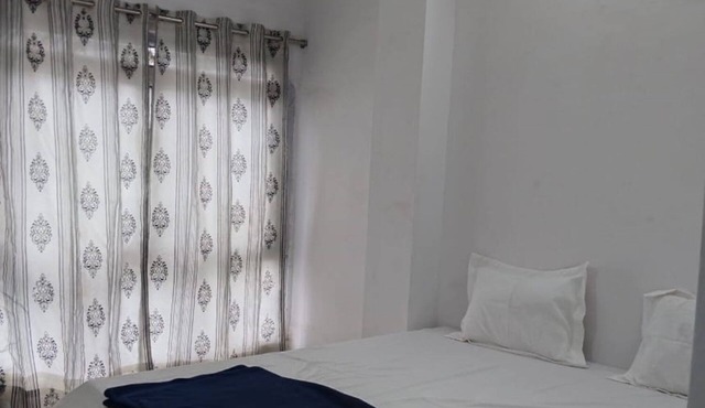 Marvelous 5-bedroom hotel with WiFi Daily &Monthly Rooms Near Nadra Bus Stand