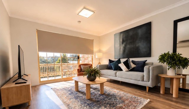 Modern 2BR Apartment/Parking in Griffith in Griffith