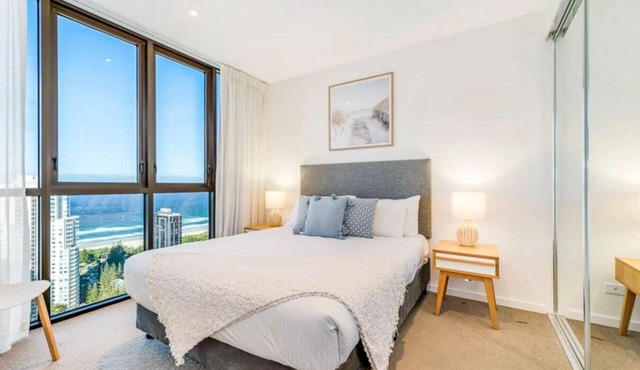 Modern 2BR Broadbeach - Ocean & Hinterland Views in Broadbeach