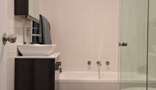 Modern & comfortable apartment in Redfern Central 2guests 1 bedroom 2 beds 1bath in Redfern