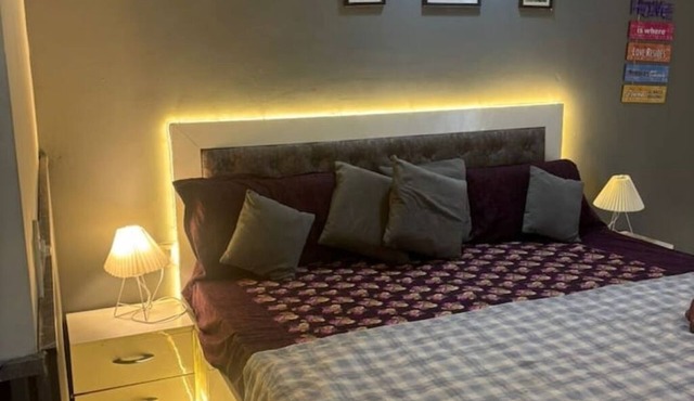 Modern Cozy Studio @ Paramount – Perfect for Couples!