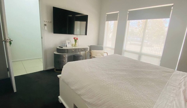 Modern private room with ensuite bedroom in Smithfield Plains