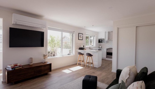 Modern refurbished unit in charming Bellerive in Bellerive