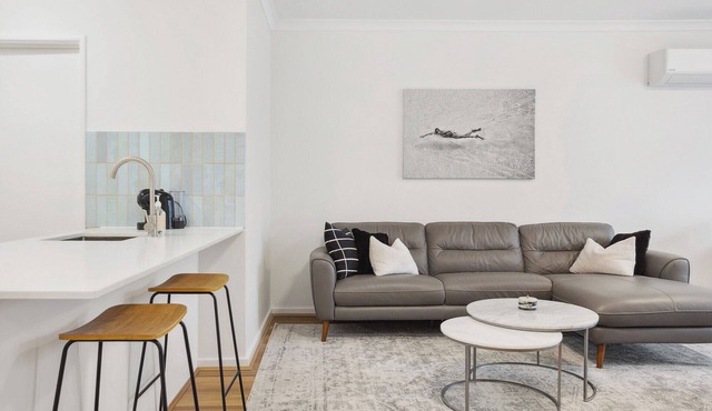Modern & Relaxed, 2BR, Central with Courtyard & Parking in East Perth