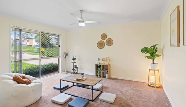 Modern spacious 4 BR House – Clean & Convenient in Riverview