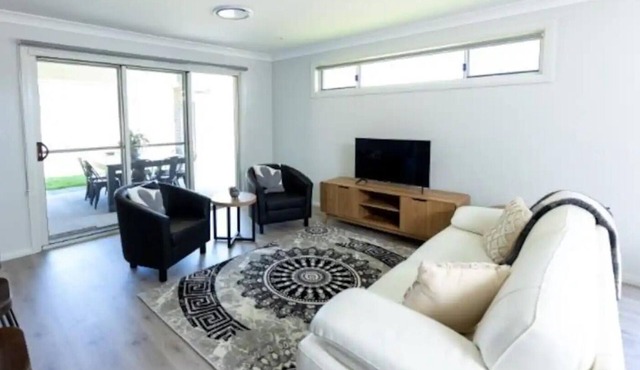 Mount View Escape Brand New House, mtn views in Millfield