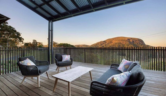 Mountainview Beach House. Rural yet 5 mins from the beach. Pet friendly. in Sunshine Coast