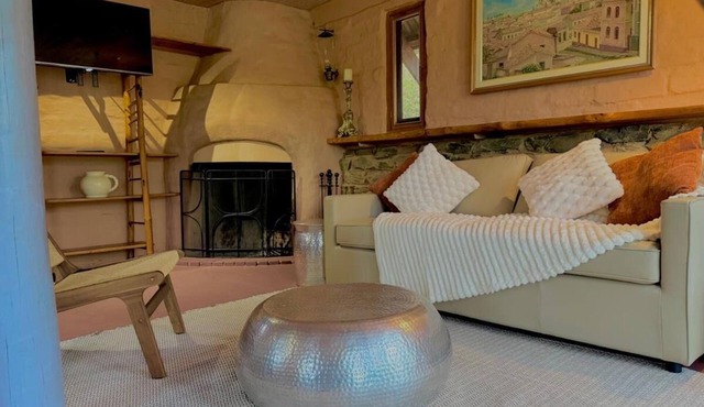 Mudbrick Retreat in Adelaide Hills - Maccy's Cottages! in Macclesfield