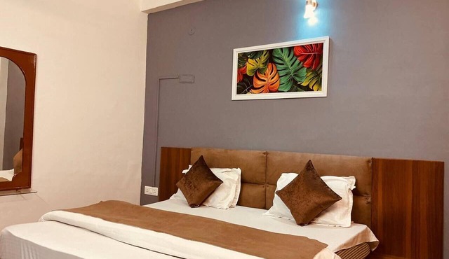 nancy paradise hotel
