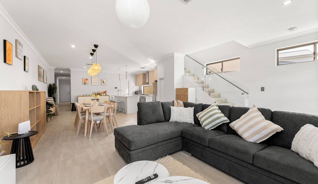 NEW! Modern 4BR Family Stay near Parks & Shops in Piara Waters