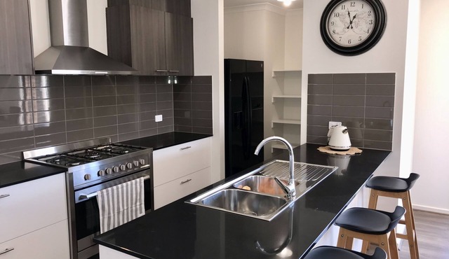 New, modern & spacious in a perfect quiet location only 10 minutes from the city in Strathfieldsaye