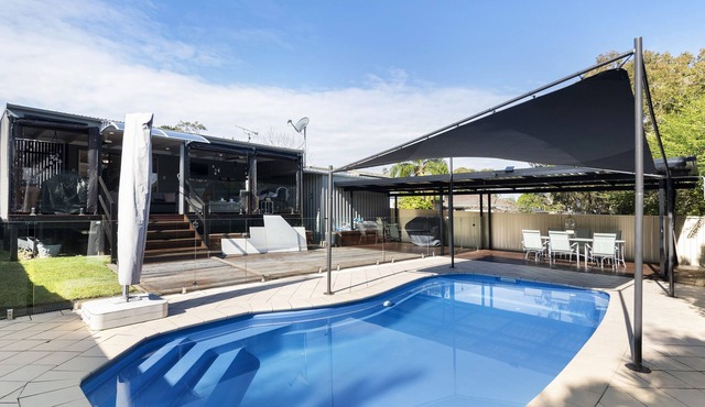 NEWLY LISTED / The Coastal Lake Getaway in Lake Munmorah