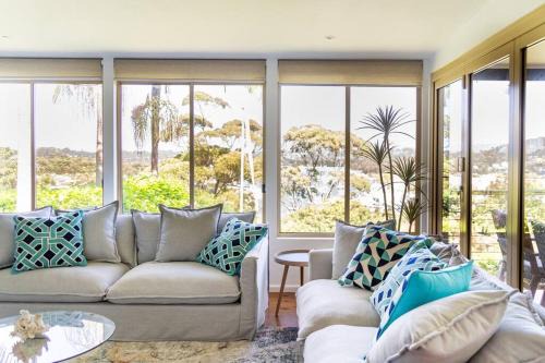 Newly renovated 4 bedroom home in Newport with Pittwater views in Newport