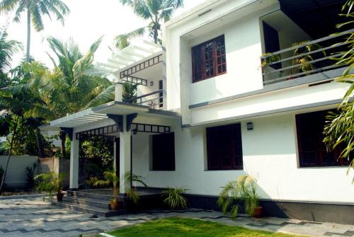 NICE VILLA in Irimbranallūr