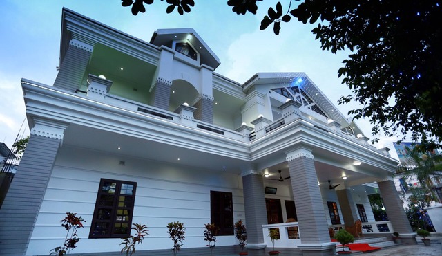 November Inn & Holidays