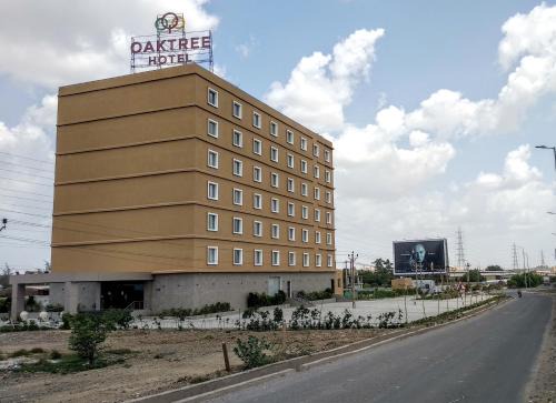 OAKTREE HOTEL in Morbi
