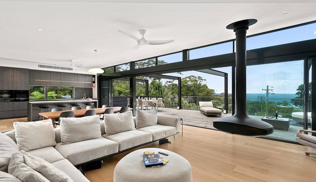 Ocean View Escarpment Escape - Beach and Bush Holidays in Style in Stanwell Park