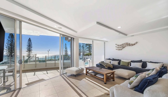 Oceans 203 Luxury Beachfront Apt in Mooloolaba