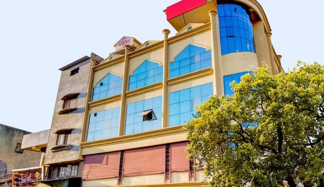 OYO 81625 Hotel Radhika