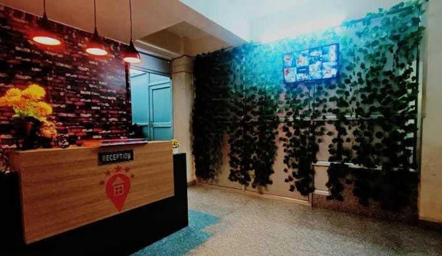 OYO Clovetree Hotel Gola Road