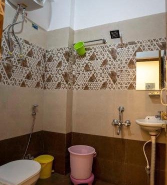 OYO Hotel Budget Inn Near Gomti Riverfront Park